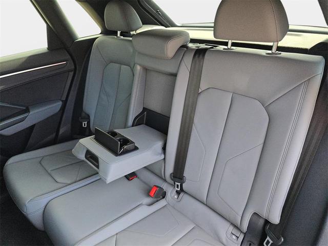 Photo of 2024 Navarra Blue Metallic Audi Q3