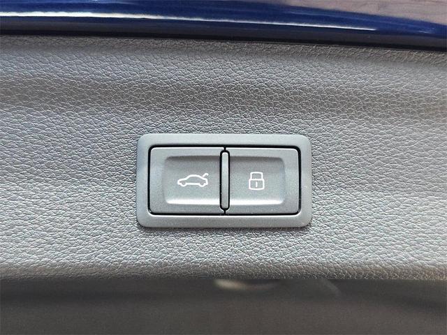 Photo of 2024 Navarra Blue Metallic Audi Q3