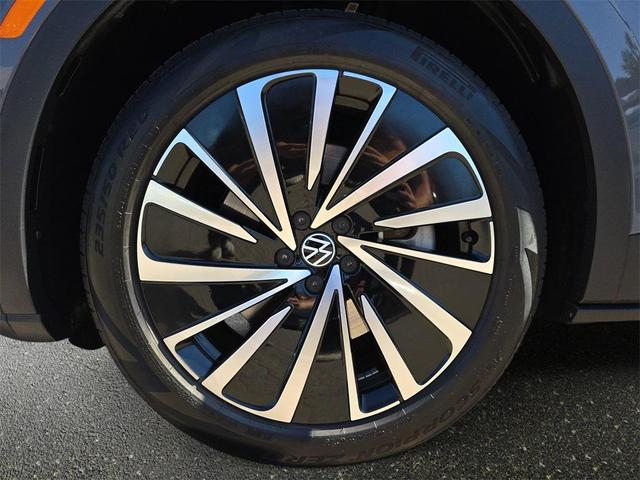 Photo of 2023 Pure Gray Volkswagen ID.4