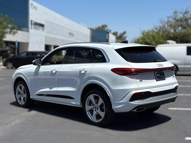 Photo of 2025 Glacier White Metallic Audi Q5