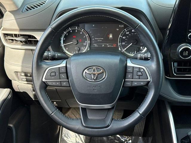 Photo of 2024 Celestial Silver Metallic Toyota Highlander