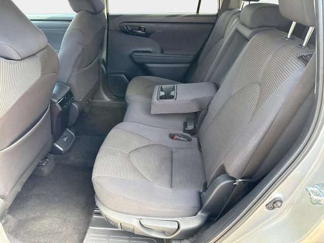 Photo of 2024 Celestial Silver Metallic Toyota Highlander