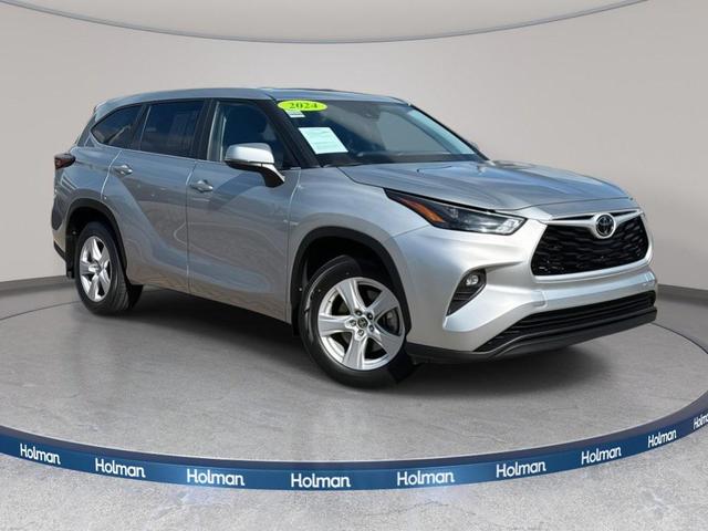 Photo of 2024 Celestial Silver Metallic Toyota Highlander