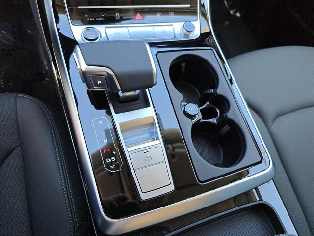 Photo of 2026 Glacier White Metallic Audi Q7