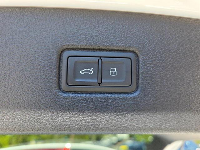 Photo of 2026 Glacier White Metallic Audi Q7