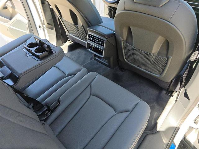 Photo of 2026 Glacier White Metallic Audi Q7