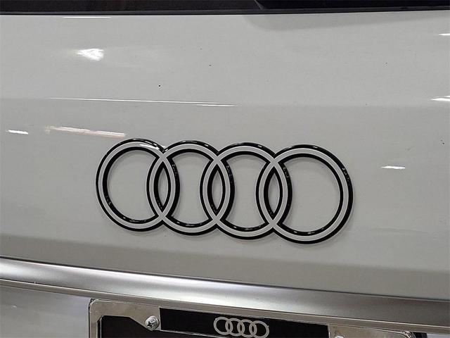 Photo of 2025 Glacier White Metallic Audi Q7