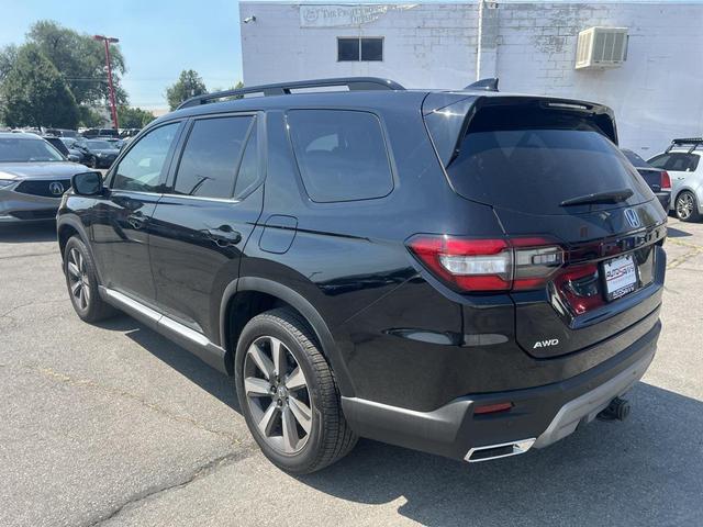 Photo of 2025 Crystal Black Pearl Honda Pilot