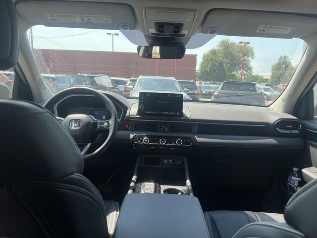 Photo of 2025 Crystal Black Pearl Honda Pilot