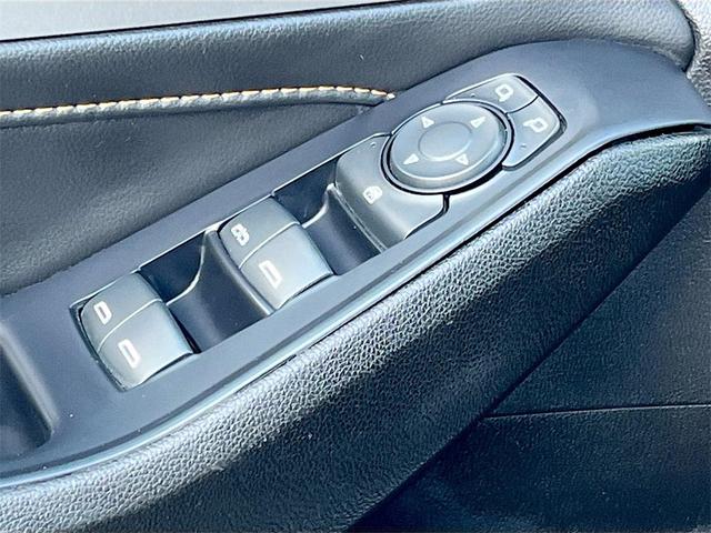 Photo of 2021 Summit White Chevrolet Traverse