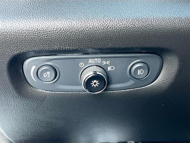 Photo of 2021 Summit White Chevrolet Traverse