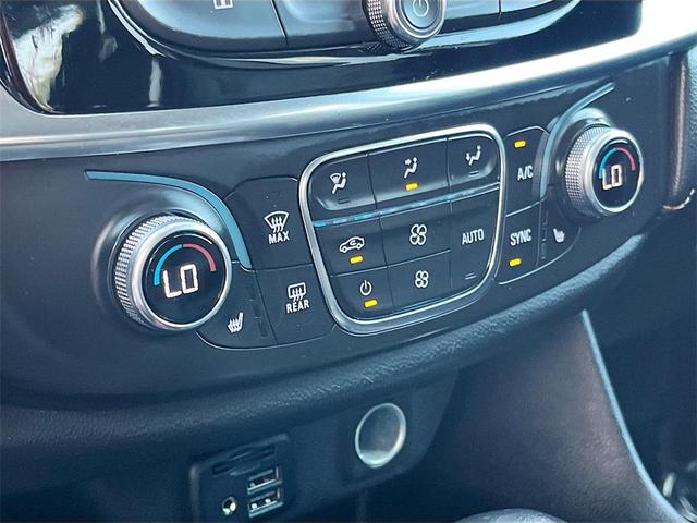 Photo of 2021 Summit White Chevrolet Traverse