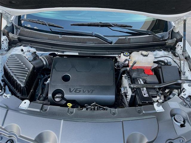 Photo of 2021 Summit White Chevrolet Traverse