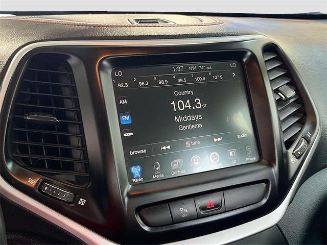 Photo of 2018 Hydro Blue Pearlcoat Jeep Cherokee