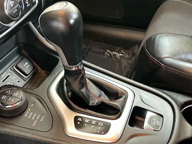 Photo of 2018 Hydro Blue Pearlcoat Jeep Cherokee