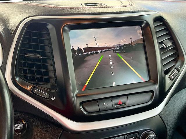 Photo of 2018 Hydro Blue Pearlcoat Jeep Cherokee