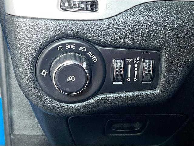 Photo of 2018 Hydro Blue Pearlcoat Jeep Cherokee