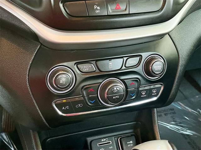Photo of 2018 Hydro Blue Pearlcoat Jeep Cherokee