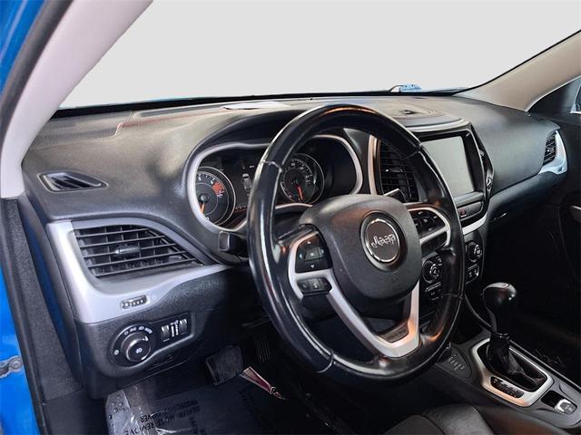 Photo of 2018 Hydro Blue Pearlcoat Jeep Cherokee