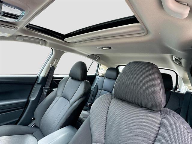 Photo of 2022 Crystal White Pearl Subaru Impreza