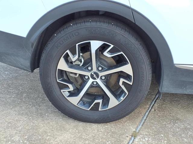 Photo of 2025 Glacial White Pearl Kia Sportage