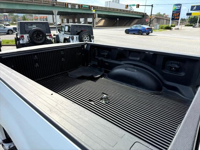 Photo of 2018 Oxford White Ford F-250