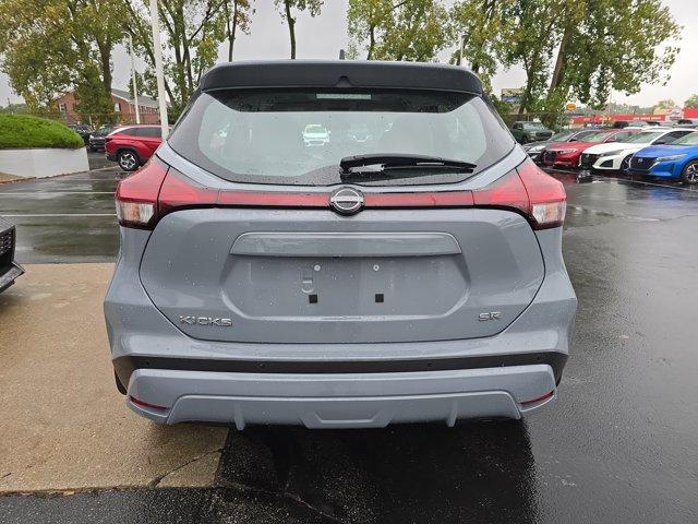 Photo of 2024 Boulder Gray Pearl Nissan Kicks