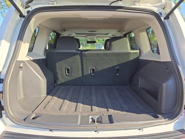 Photo of 2016 Bright White Clearcoat Jeep Patriot