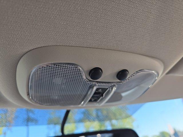 Photo of 2016 Bright White Clearcoat Jeep Patriot