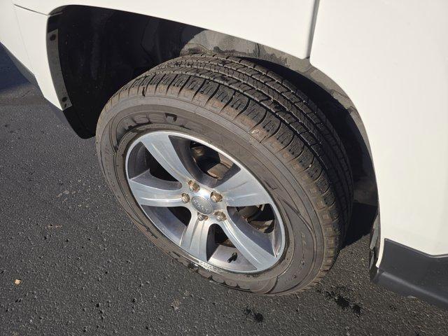 Photo of 2016 Bright White Clearcoat Jeep Patriot