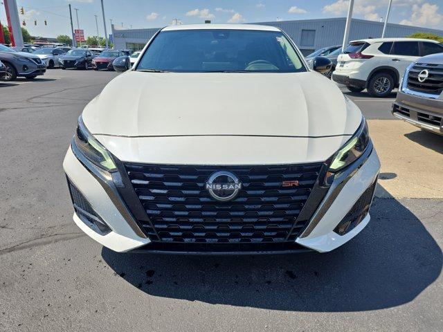 Photo of 2023 Pearl White Tricoat Nissan Altima