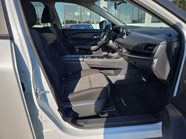 Photo of 2024 Everest White Pearl Nissan Rogue