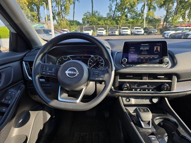 Photo of 2024 Everest White Pearl Nissan Rogue