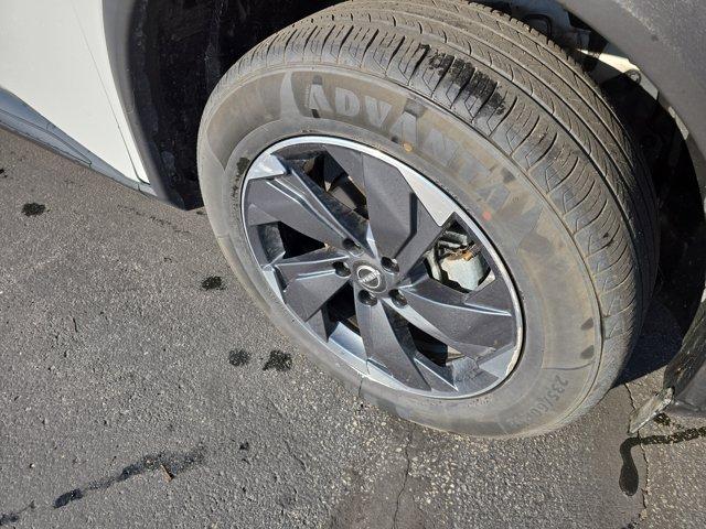 Photo of 2024 Everest White Pearl Nissan Rogue