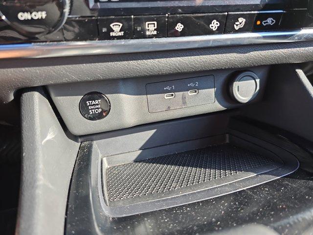 Photo of 2024 Everest White Pearl Nissan Rogue