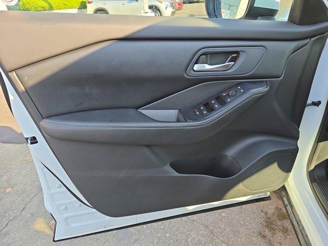 Photo of 2024 Everest White Pearl Nissan Rogue