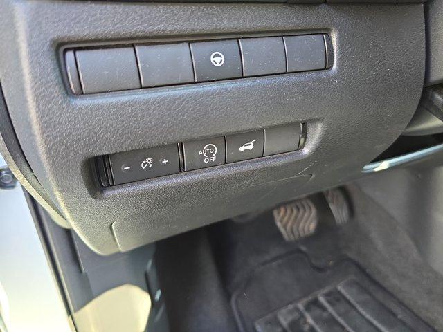 Photo of 2024 Everest White Pearl Nissan Rogue