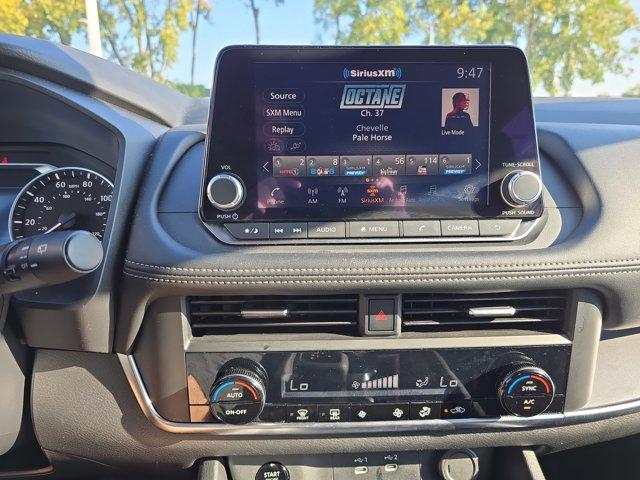 Photo of 2024 Everest White Pearl Nissan Rogue