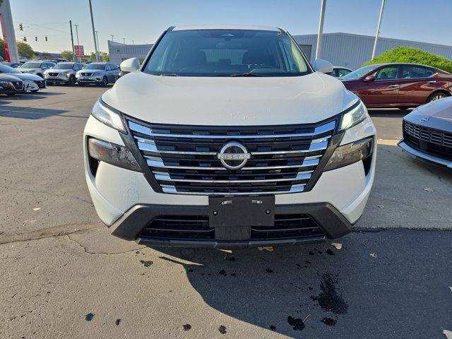 Photo of 2024 Everest White Pearl Nissan Rogue