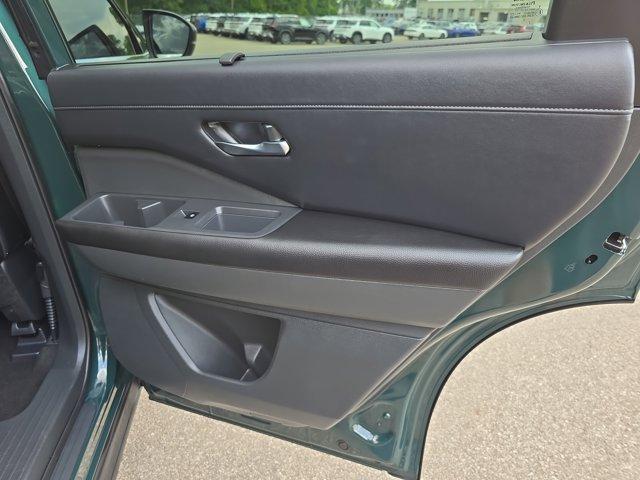 Photo of 2024 Obsidian Green Pearl/Super Black Nissan Pathfinder