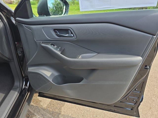 Photo of 2026 Super Black Nissan Rogue