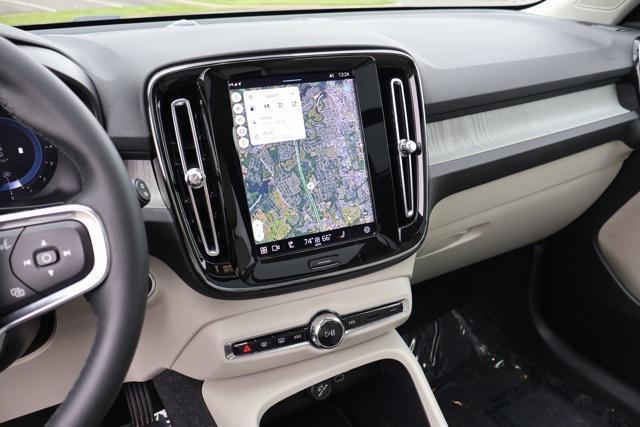 Photo of 2023 Gray Volvo XC40