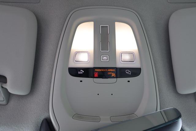 Photo of 2023 Gray Volvo XC40