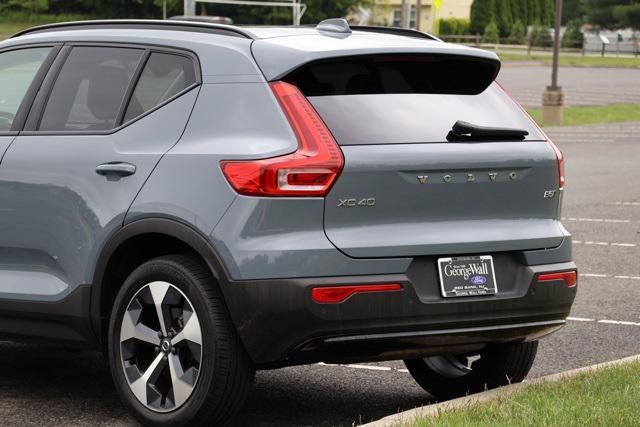 Photo of 2023 Gray Volvo XC40