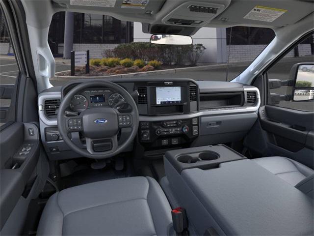 Photo of 2025 Oxford White Ford F-450