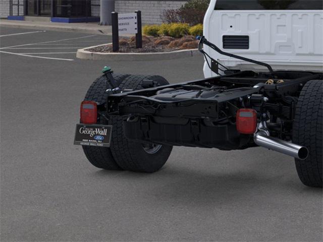Photo of 2025 Oxford White Ford F-450