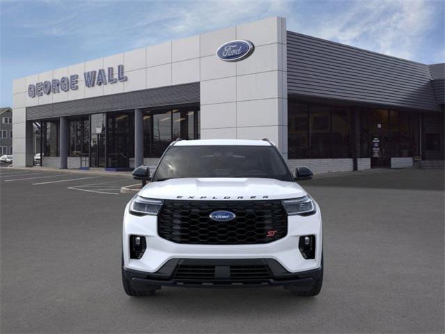 Photo of 2025 White Ford Explorer