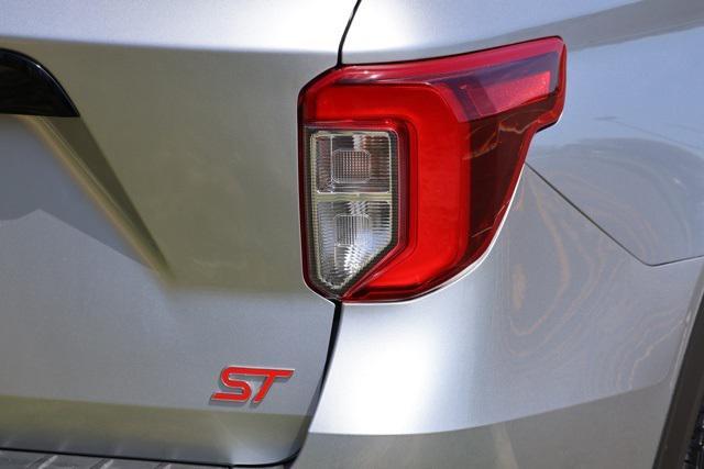 Photo of 2021 Silver Metallic Ford Explorer