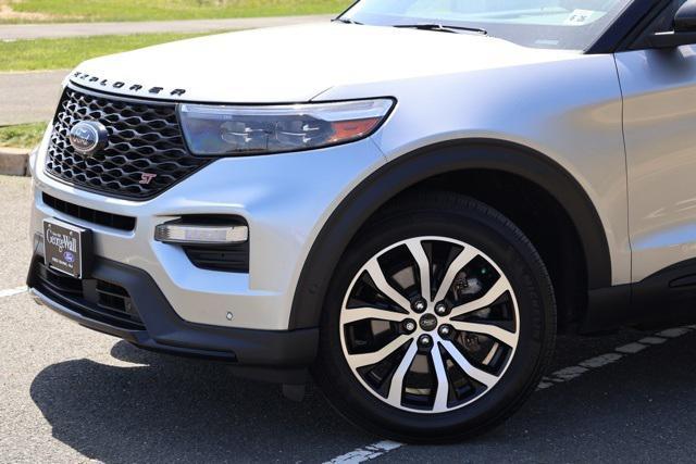 Photo of 2021 Silver Metallic Ford Explorer