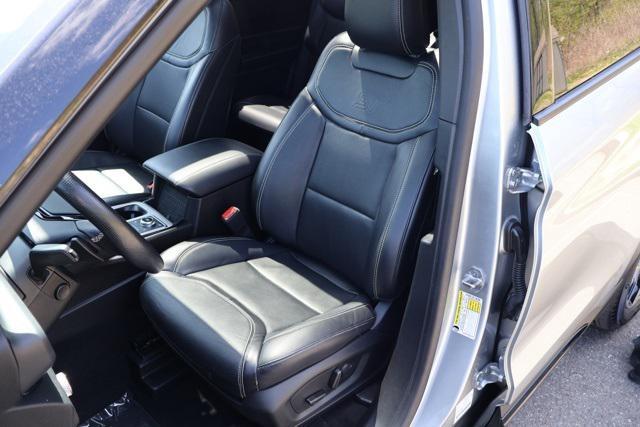 Photo of 2021 Silver Metallic Ford Explorer